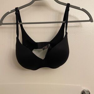 Victoria’s Secret 32DD black bra